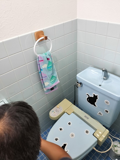 大阪市平野区の現場にてトイレのウォシュレット便座交換のご相談を頂き現場調査へ