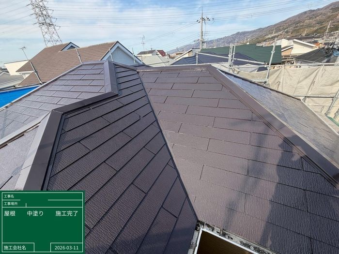 八尾市曙川東のスレート屋根 ファインパーフェクトベスト中塗り完了後の全景