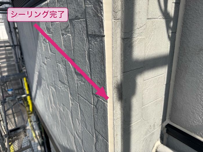 大阪市平野区 外壁目地 シーリング充填完了の様子