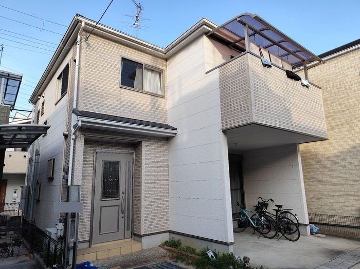 八尾市A様邸 外壁塗装施工前の建物全景
