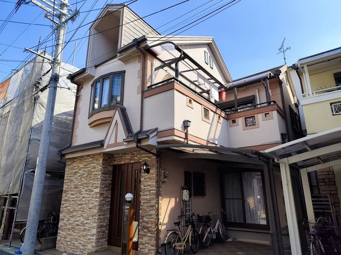八尾市久宝寺のY様邸 外壁塗装施工前の建物全景