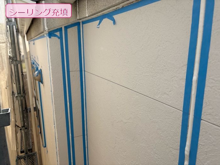 八尾市久宝寺のJ様邸 サイディング外壁の目地に新しいシーリング材を充填した状態