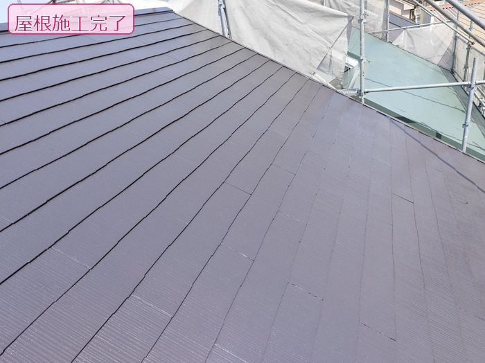 八尾市久宝寺のI様邸 屋根塗装の施工完了 ツヤのある深みのあるブラウンに仕上がった屋根全景