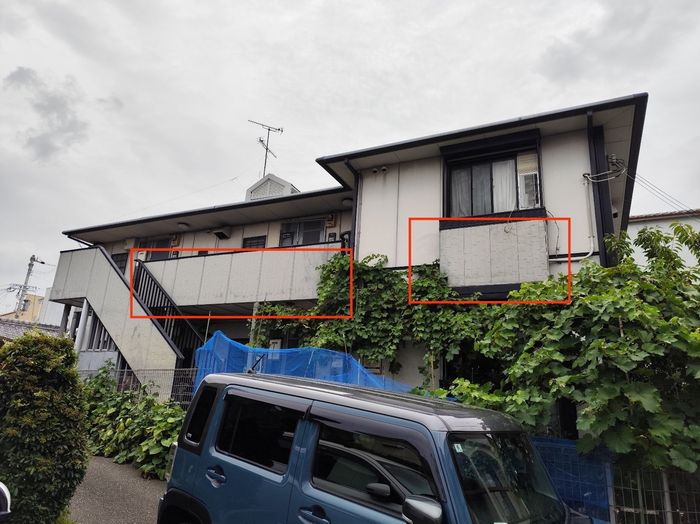 平野区喜連の木造2階建てアパート 外壁の劣化箇所を赤枠でマーキングした調査写真