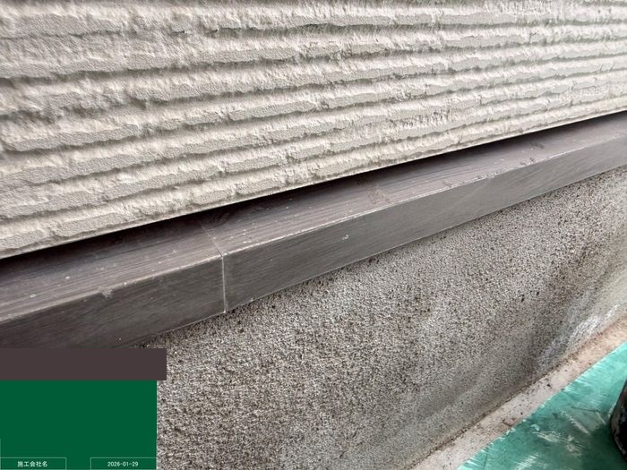 八尾市曙川東 水切り（外壁下部の金属部材）施工前の錆び・塗膜剥離