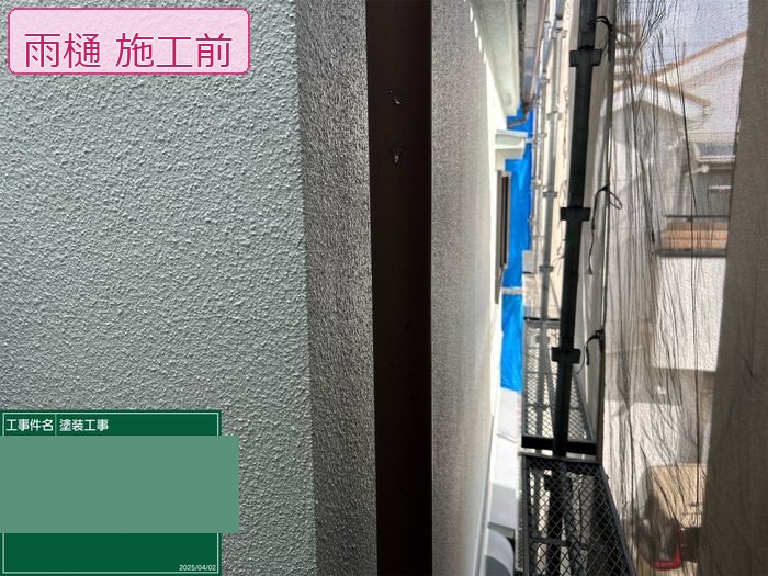 八尾市久宝寺のM様邸 塗装前の雨樋の施工前状態 くすんだダークブラウン系の縦樋