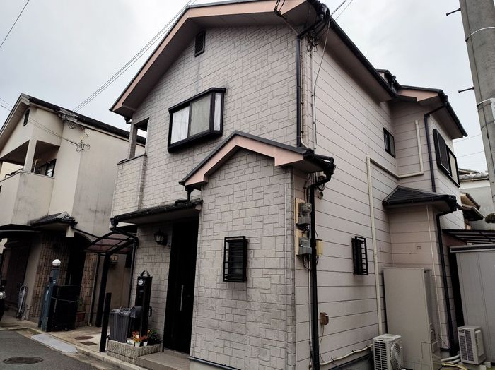 松原市別所 施工前の建物全景（右斜め前から）