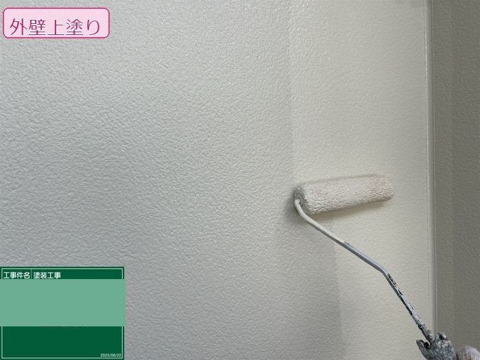 八尾市太子堂のH様邸 外壁白面の上塗り2回目