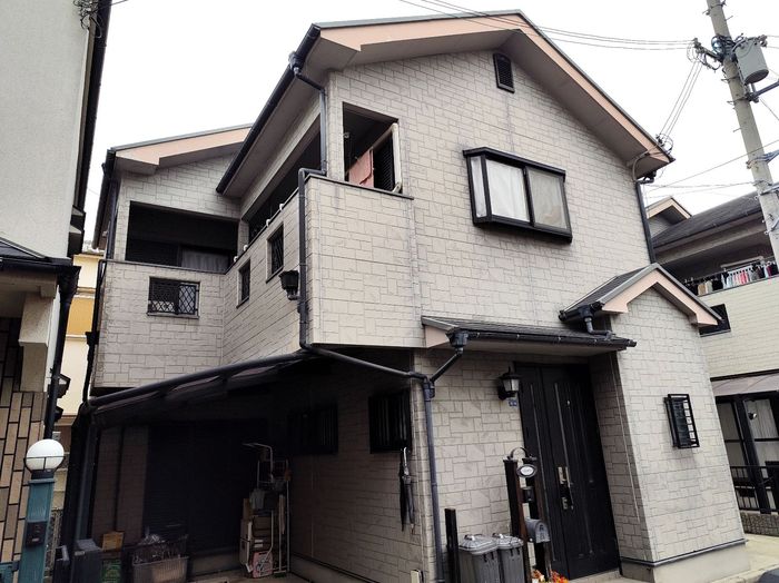 松原市別所 施工前の建物全景（左斜め前から）