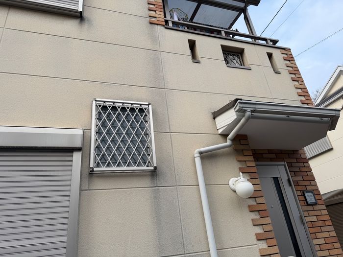 八尾市南安町の戸建て住宅 ALC外壁とレンガ調タイルの劣化状況 全体像