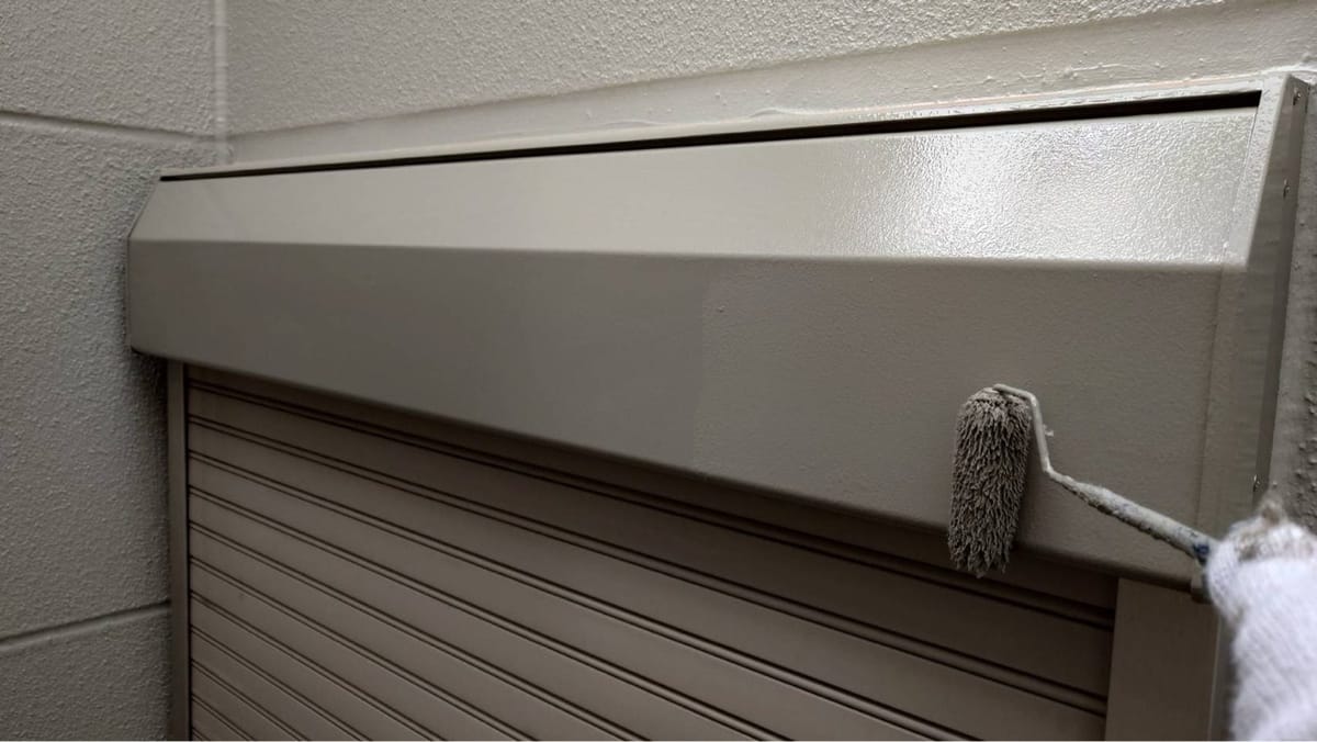 シャッターボックス 上塗り