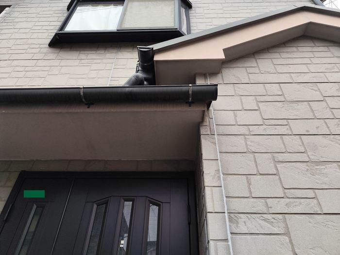 松原市別所 外壁塗装前の玄関周り・施工前の状態