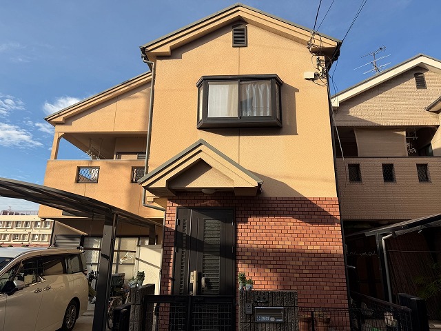 【松原市別所】築20年モルタル外壁のひび割れと屋根の色あせ！現地調査レポート