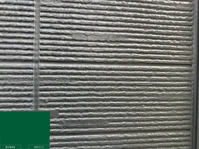 八尾市曙川東 外壁サイディングの中塗り完了（ネイビー色で均一に施工）