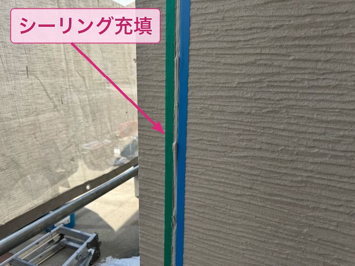 八尾市太子堂 外壁サイディング目地シーリング充填の様子 オートンイクシード