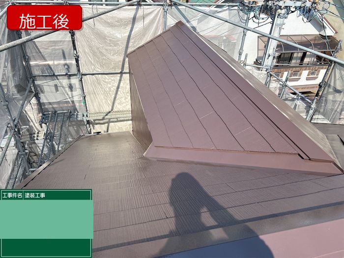 八尾市久宝寺のY様邸 スレート屋根塗装完了後の別アングル 棟板金から軒先まで均一な仕上がり