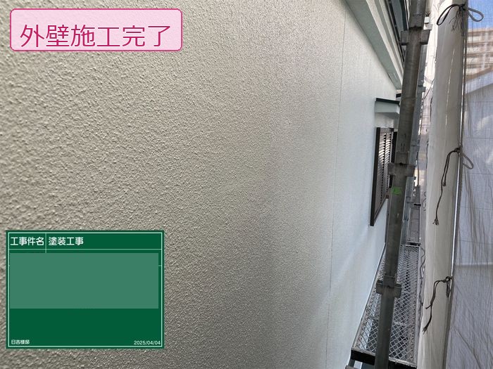 八尾市久宝寺のM様邸 外壁塗装完了後の全景 ホワイトに仕上がった外壁と雨樋