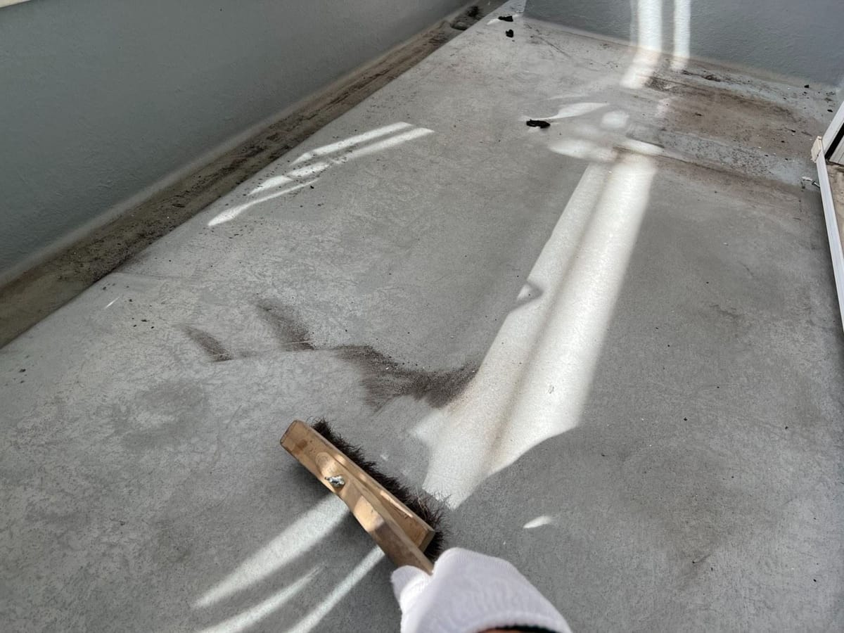 ベランダ 下地処理中