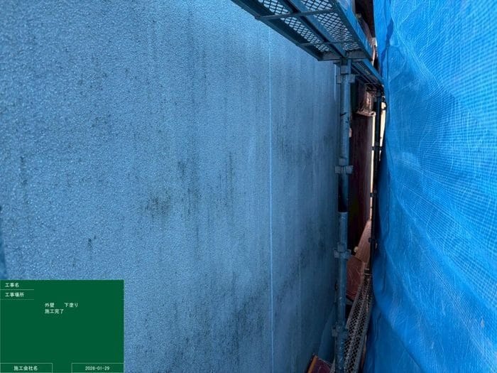 大阪市北区｜築22年のサイディングで塗料をグングン吸い込む外壁！下塗り2回施工で密着力を強化