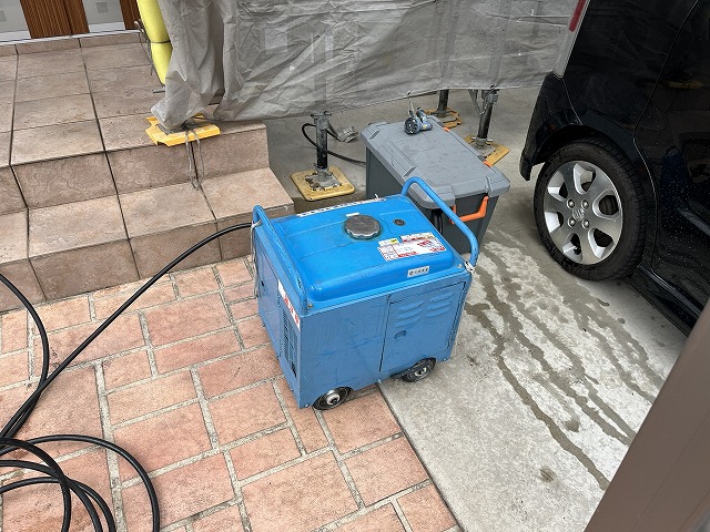 大阪市平野区にて、高圧洗浄と窓のビニル養生をしました。