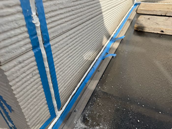 シーリング作業中