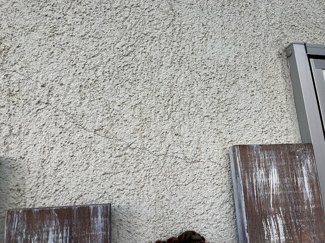 外壁のひび割れ