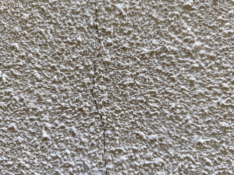 外壁　クラック