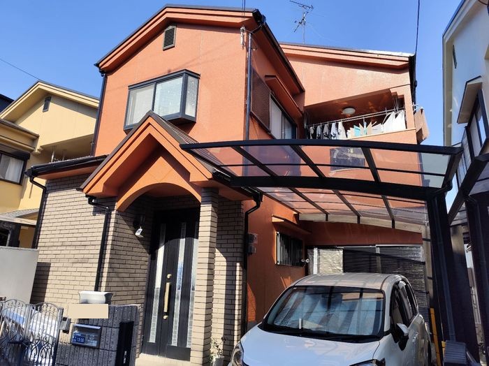 松原市I様邸 施工後の建物全景。テラコッタ系外壁とコーヒーブラウンの屋根で統一された仕上がり
