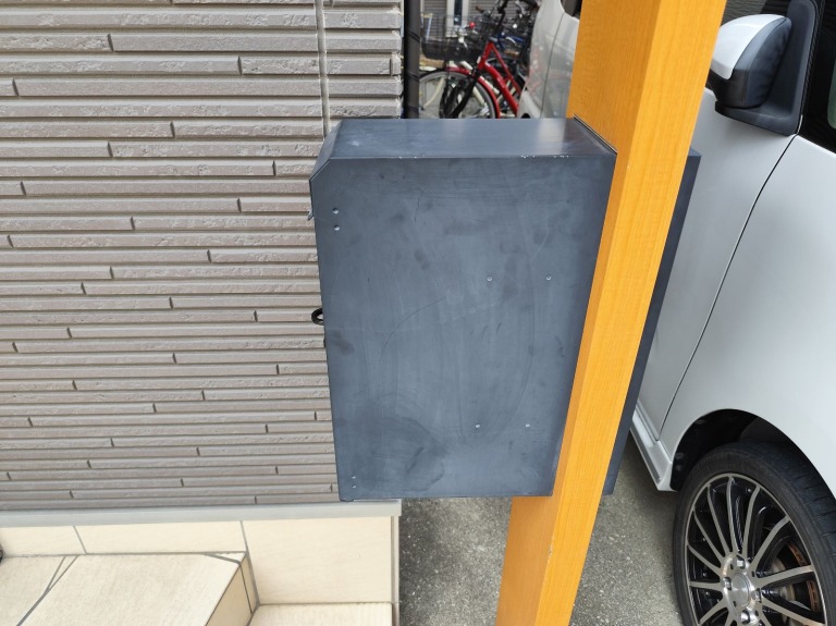 ポストの色褪せ