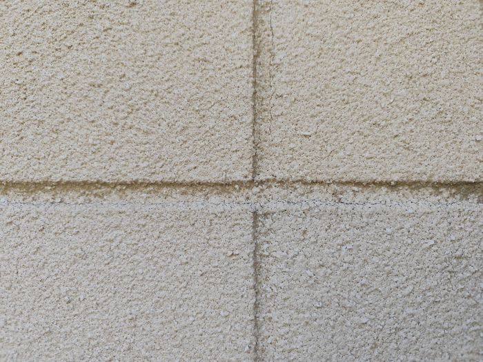 八尾市高安町南のM様邸 ALCパネル目地のシーリング施工前の状態