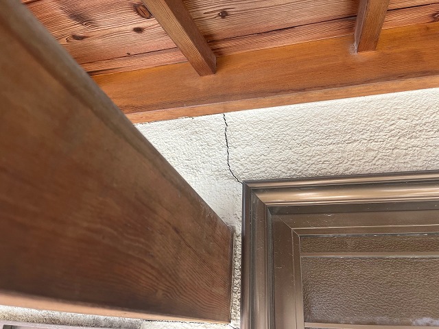 【藤井寺市】クラックが目立つモルタル壁のお家の現地調査へ行きました